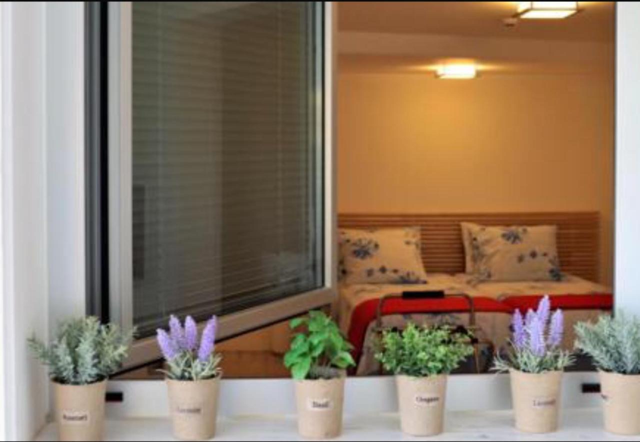Red Cozy Stay Limassol Extérieur photo