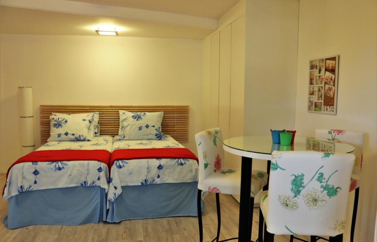 Red Cozy Stay Limassol Extérieur photo