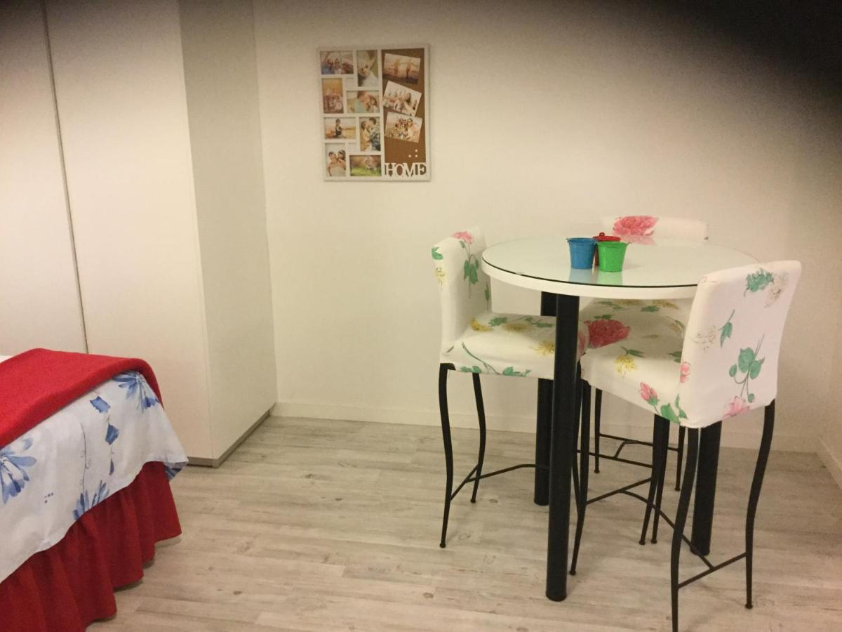 Red Cozy Stay Limassol Extérieur photo