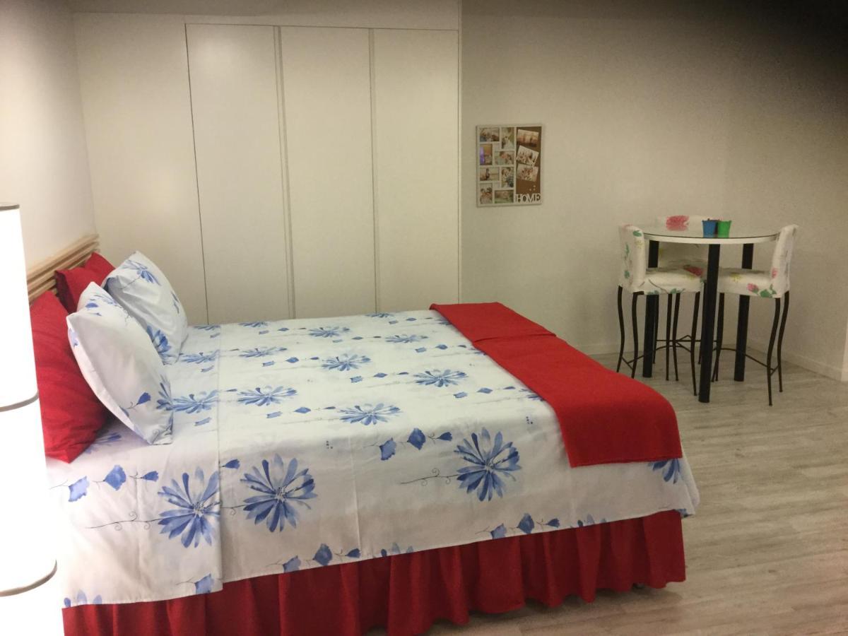 Red Cozy Stay Limassol Extérieur photo