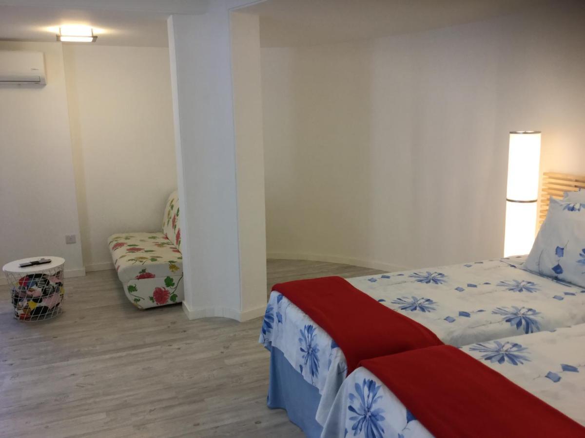 Red Cozy Stay Limassol Extérieur photo