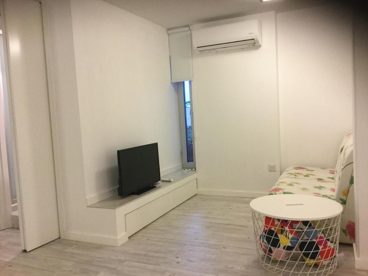 Red Cozy Stay Limassol Extérieur photo